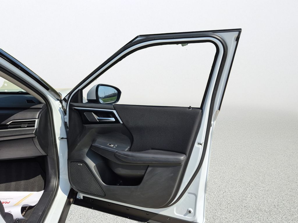 2025 Mitsubishi Outlander ES White at North Houston Mitsubishi