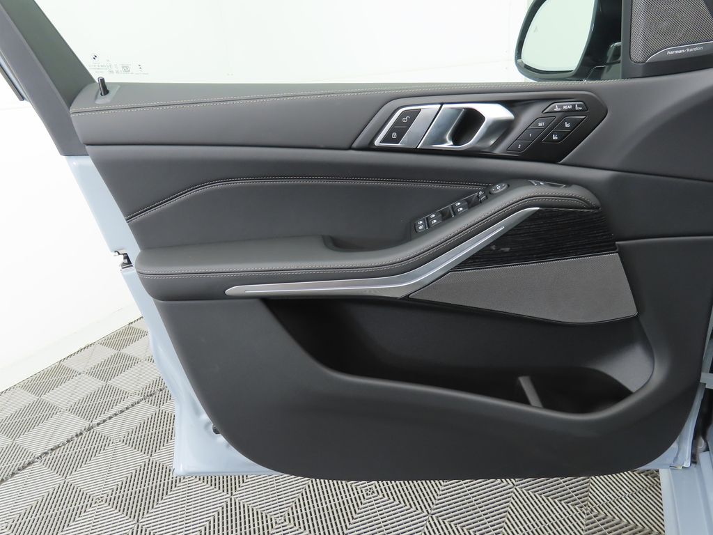 Thumbnail: 2026 BMW X7 - 24