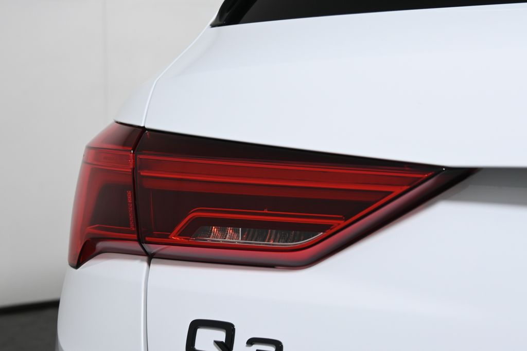 Thumbnail: 2025 Audi Q3 - 12