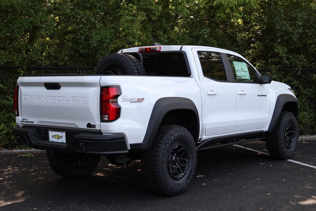 2024 Chevrolet Colorado ZR2 8