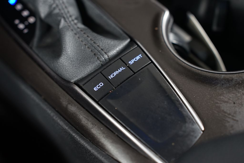2022 Toyota Camry SE 22