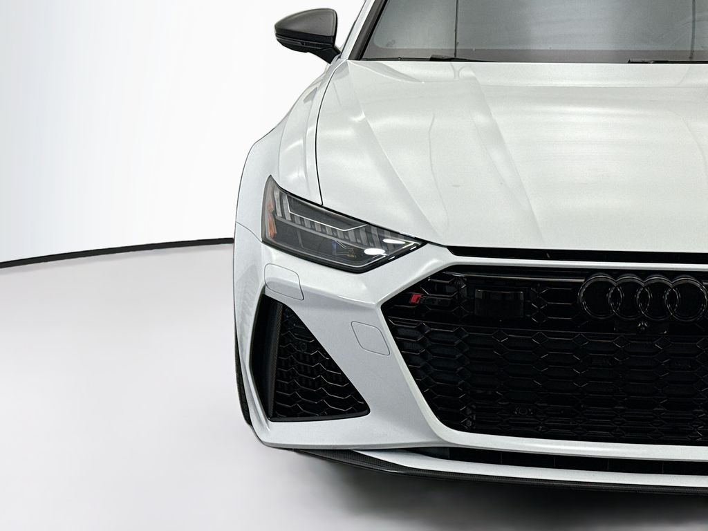 Thumbnail: 2025 Audi RS 6 - 12