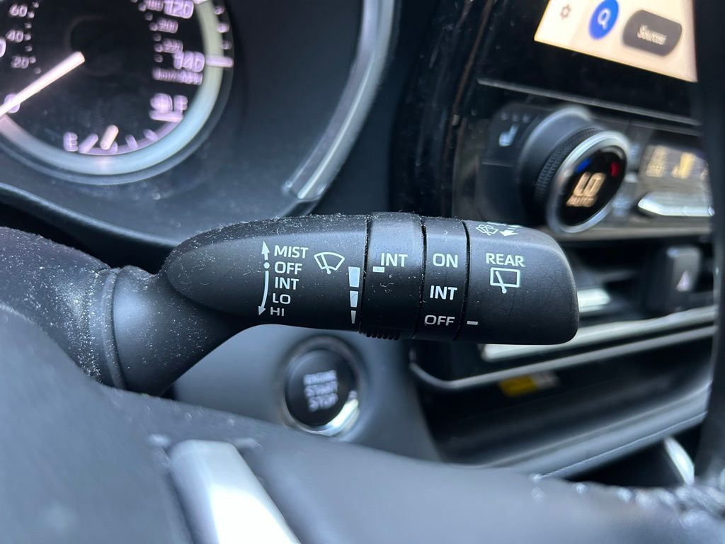 Thumbnail: 2023 Toyota Highlander - 21