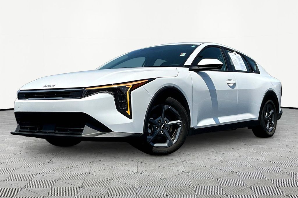  2025 Kia K4 LXS FWD   