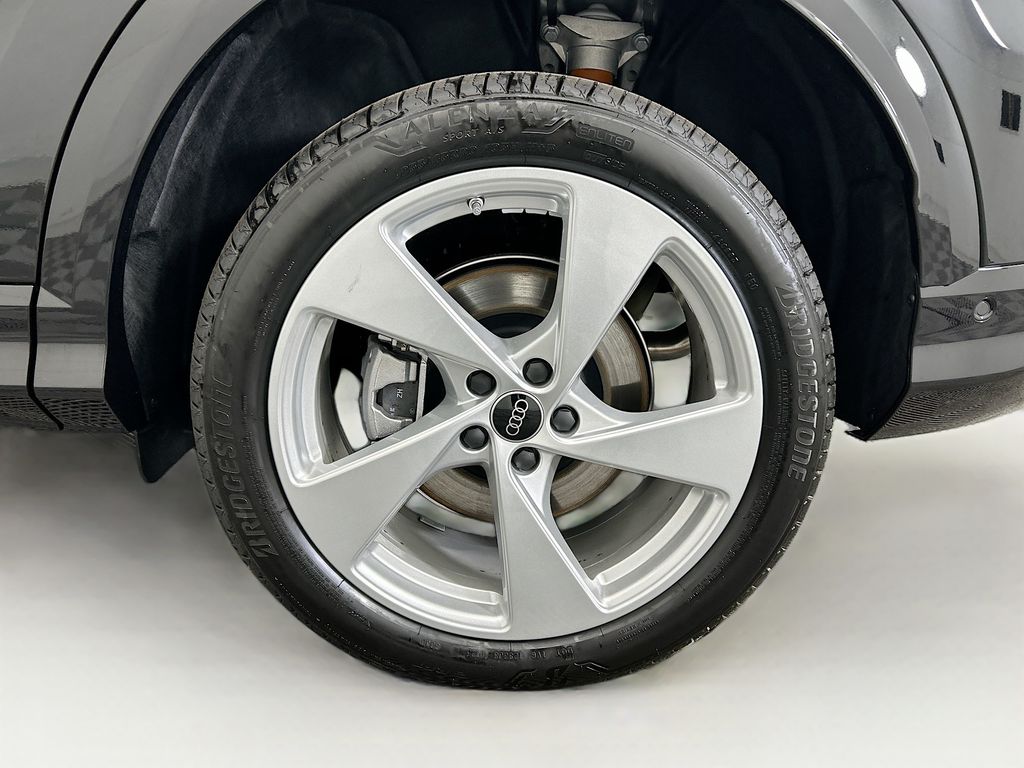 Thumbnail: 2025 Audi Q5 - 30