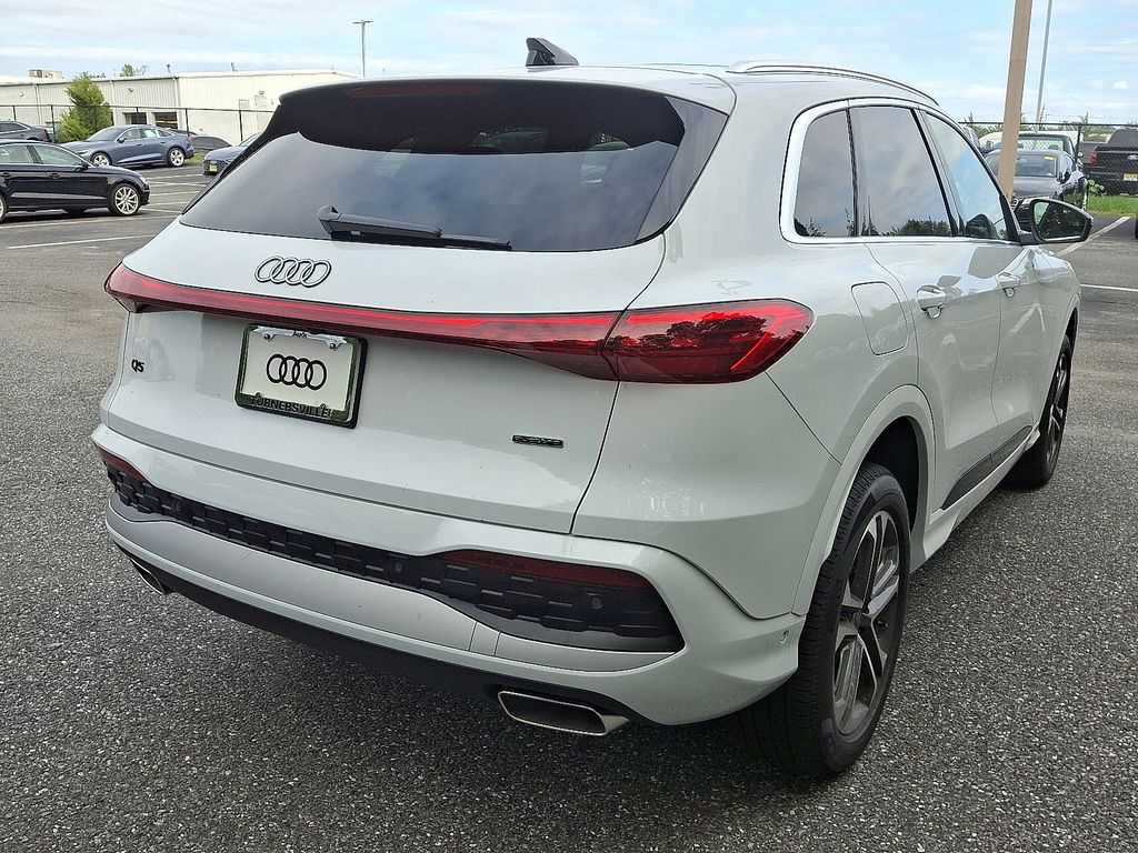 Thumbnail: 2025 Audi Q5 - 4