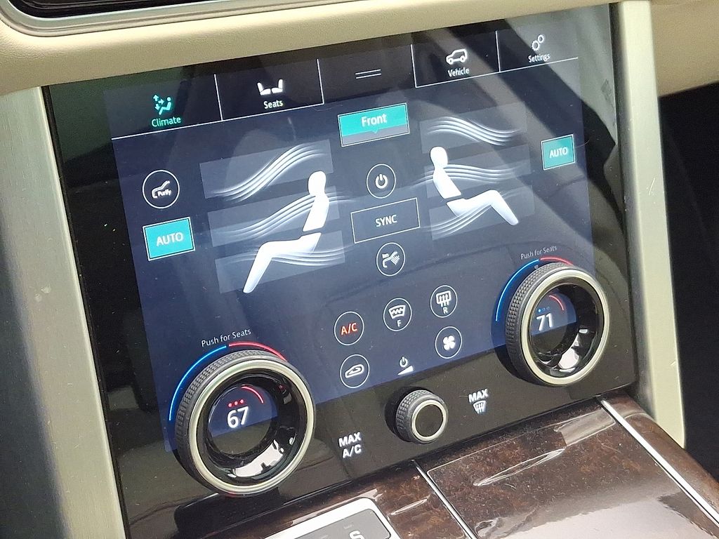 Thumbnail: 2022 Land Rover Range Rover - 17