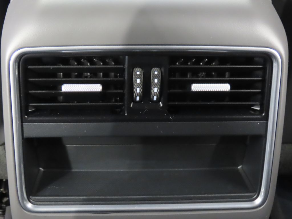 Thumbnail: 2023 Porsche Cayenne - 32