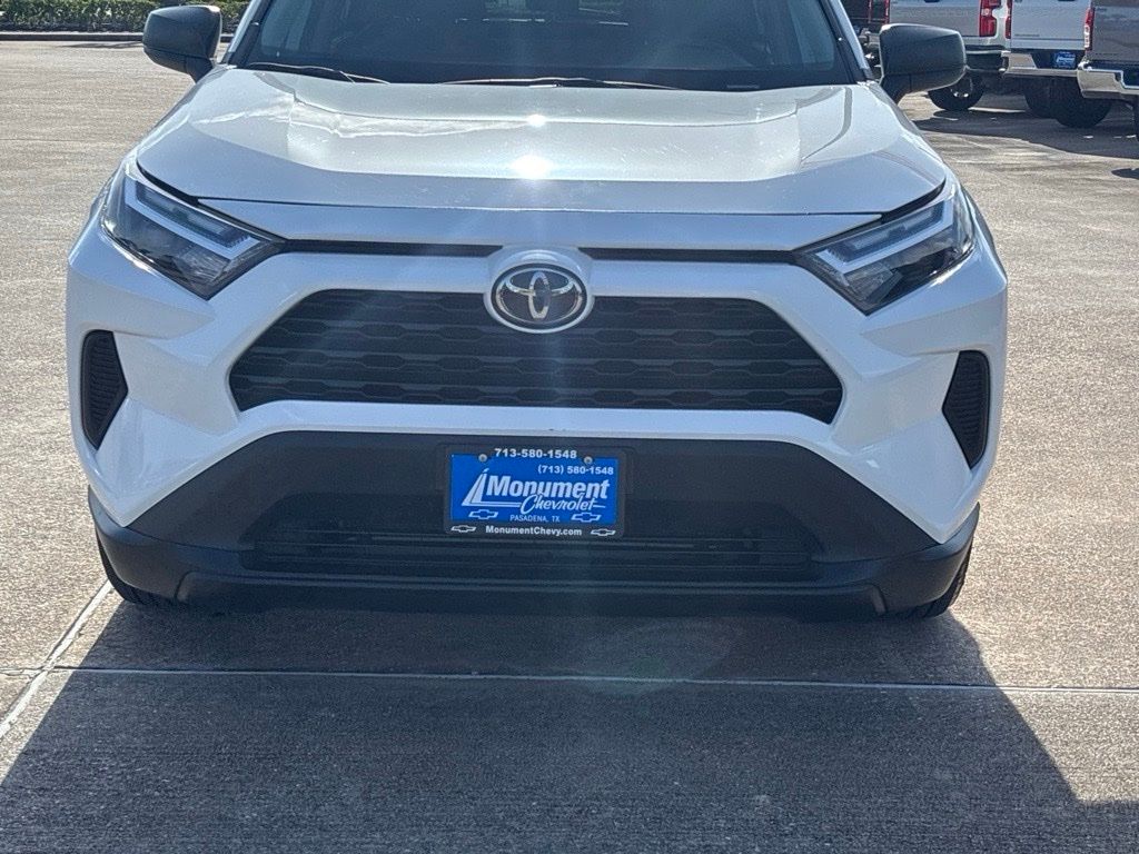 2024 Toyota RAV4 LE - 4