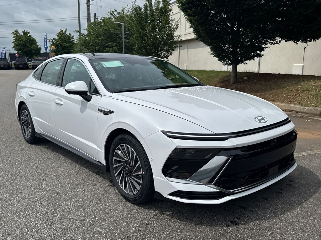 2025 Hyundai Sonata Hybrid Limited photo 2