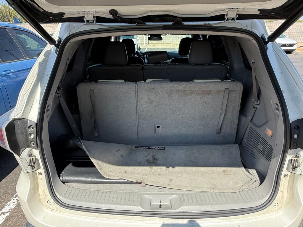 Thumbnail: 2016 Toyota Highlander - 12