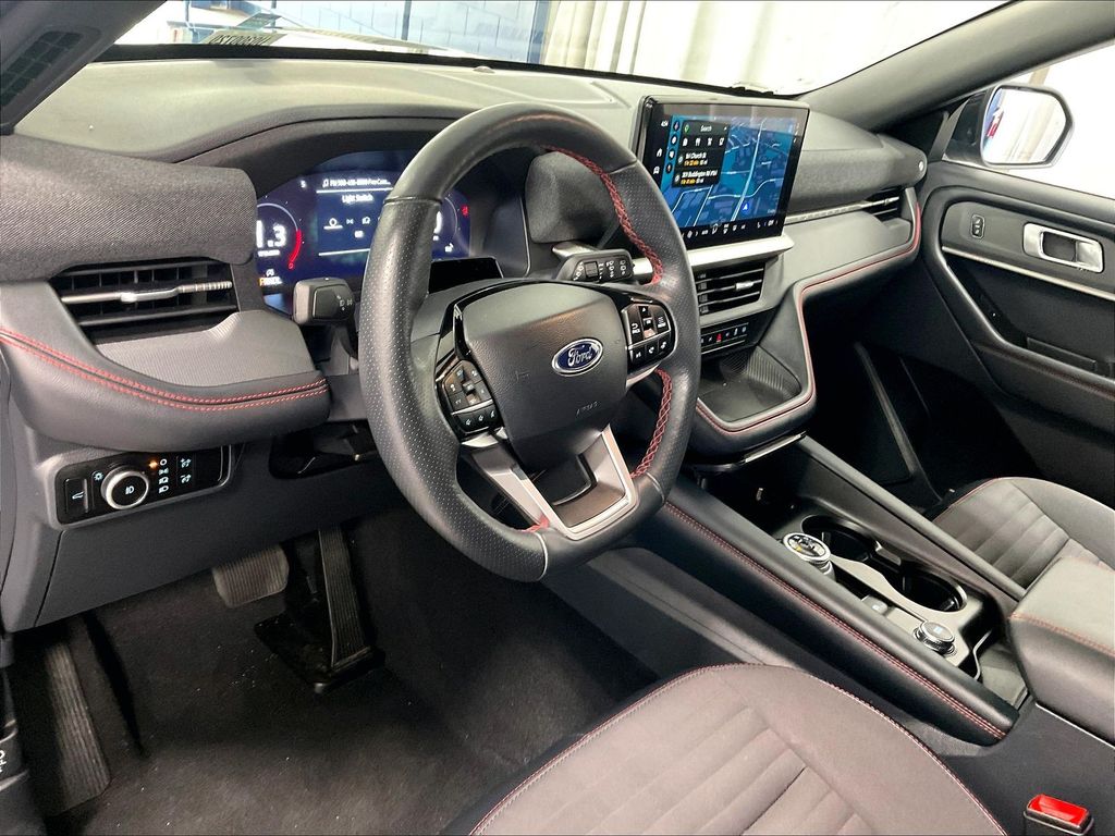 2025 Ford Explorer — photo 8