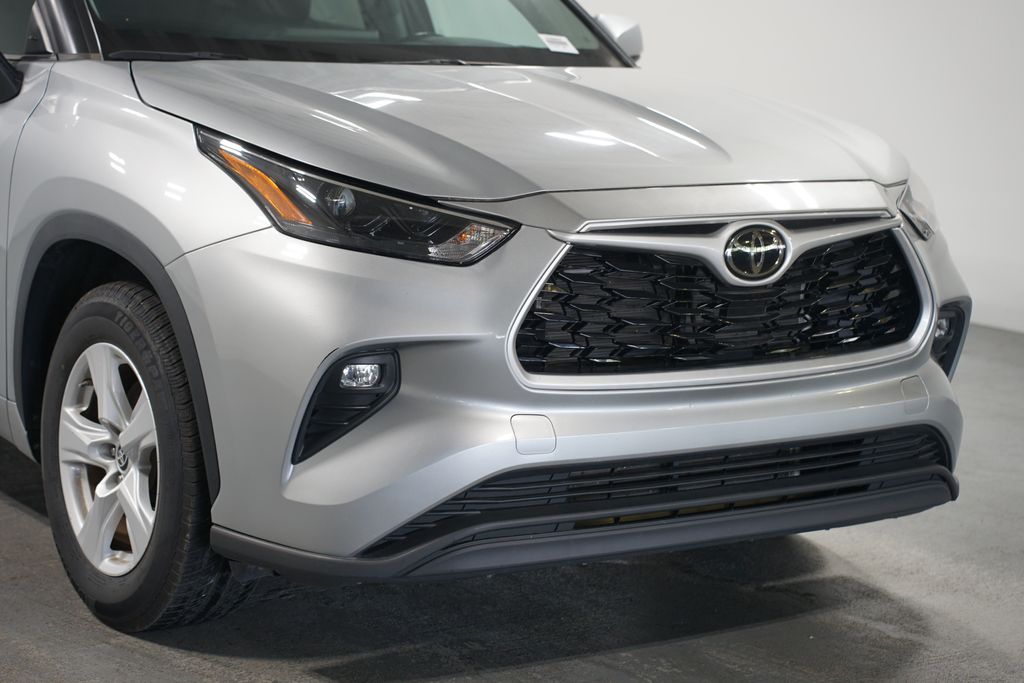 Thumbnail: 2023 Toyota Highlander - 4