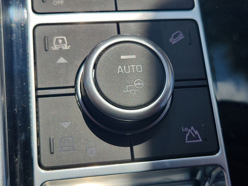 Thumbnail: 2020 Land Rover Range Rover Sport - 24