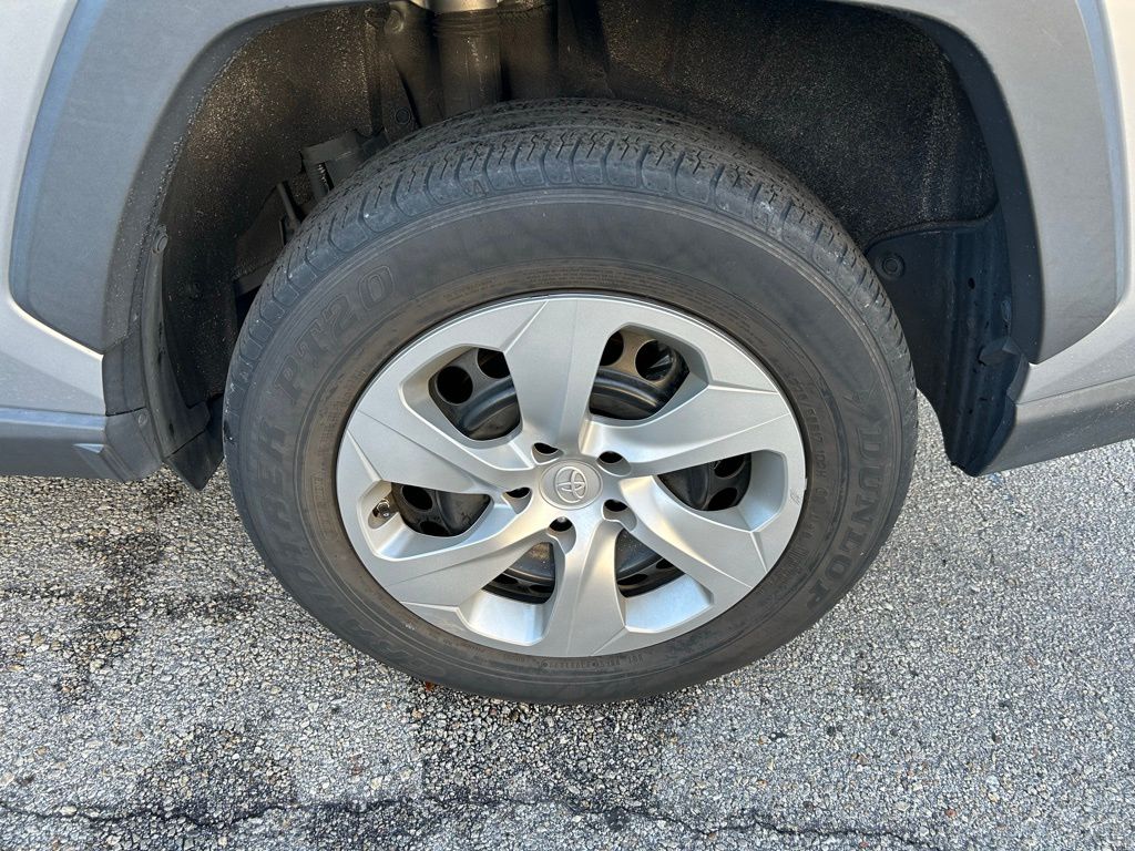 Thumbnail: 2022 Toyota RAV4 - 9