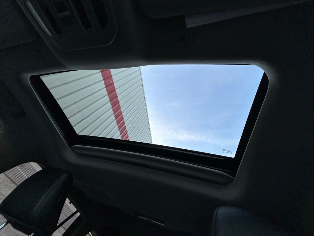 Thumbnail: 2023 Toyota Highlander - 31