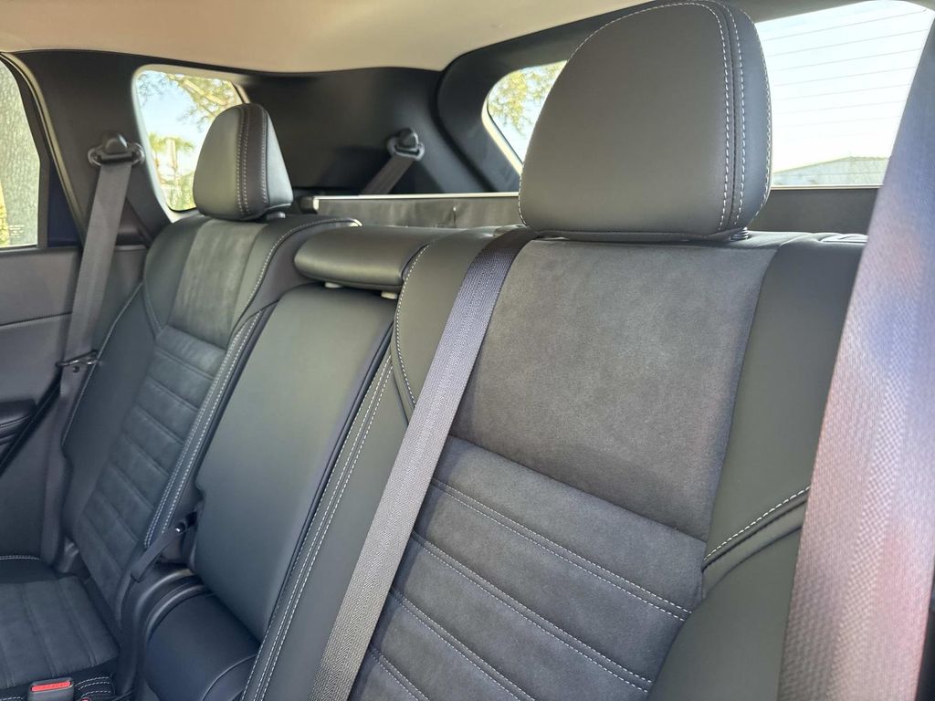 2025 Mitsubishi Outlander Plug-in Hybrid SE - Photo 14