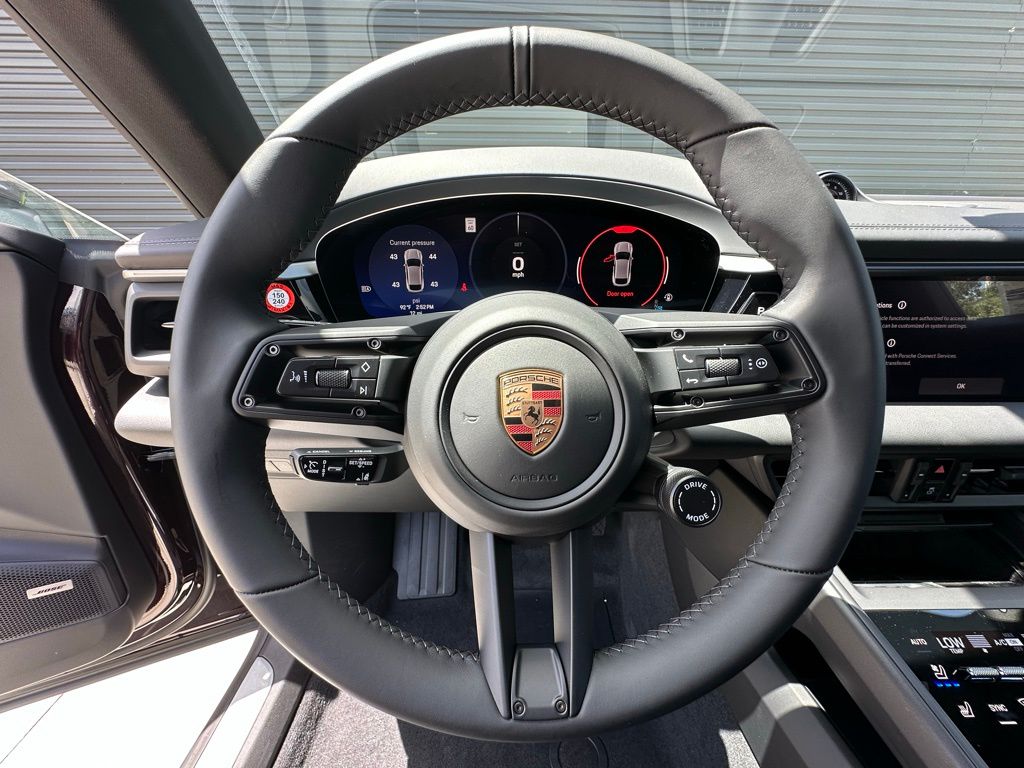 Thumbnail: 2025 Porsche Macan - 18
