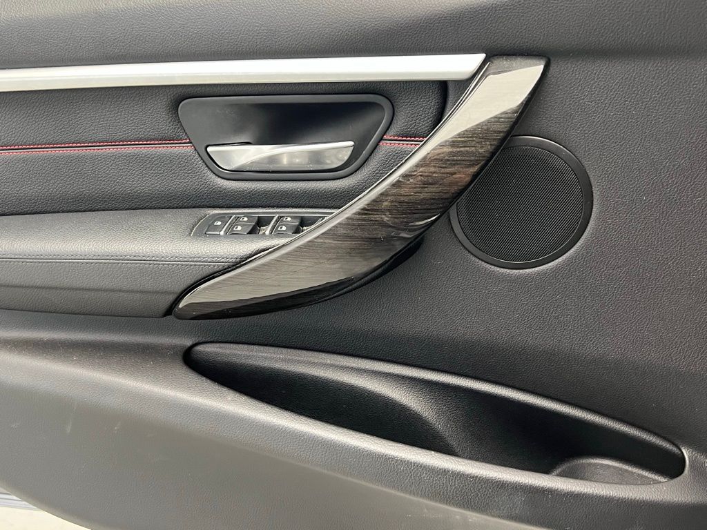 Thumbnail: 2018 BMW 3 Series - 22