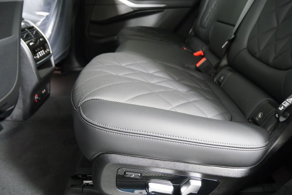 2026 BMW X7 xDrive40i 15