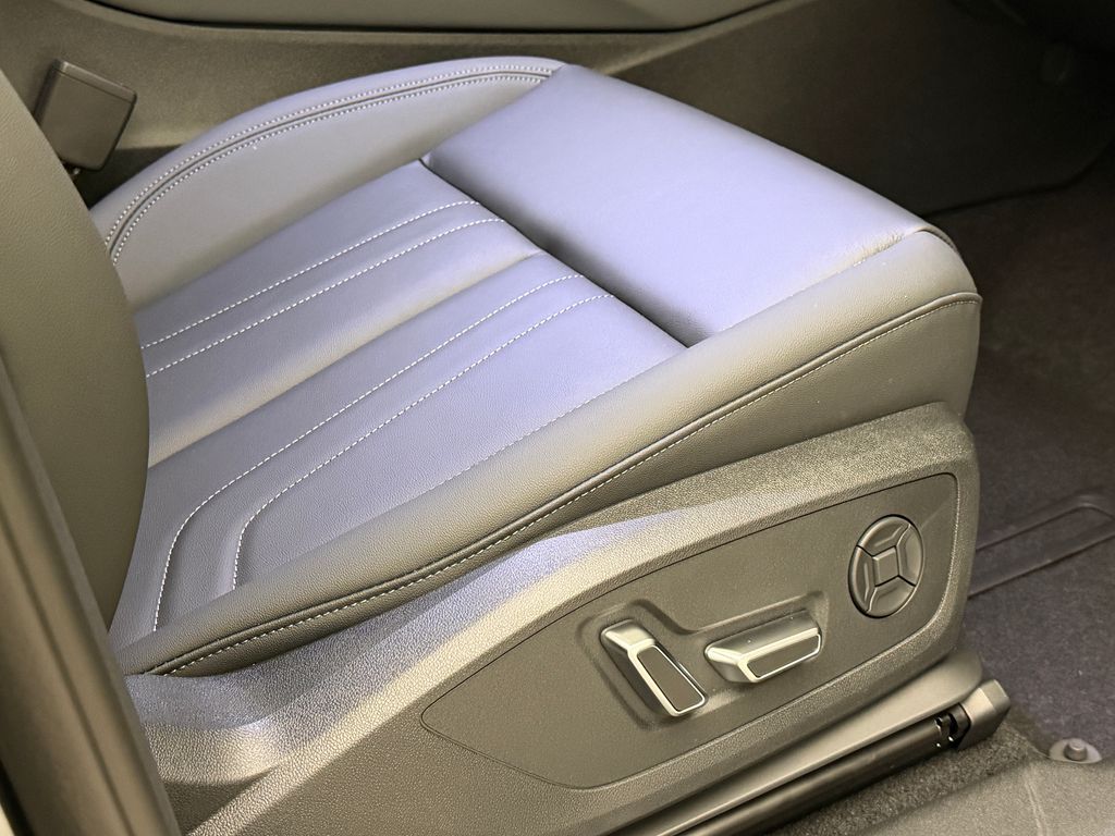 Thumbnail: 2026 Audi Q3 - 10