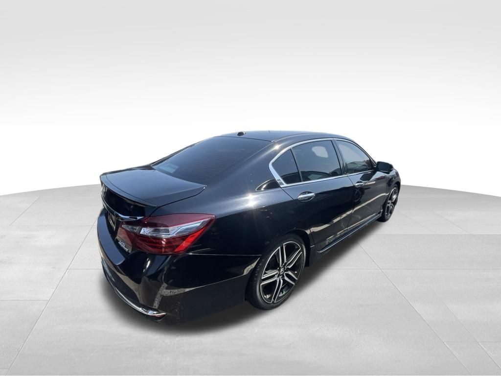 Used 2016 Black Honda Touring image 14