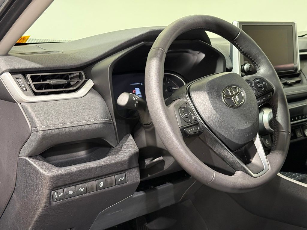 Thumbnail: 2025 Toyota RAV4 - 17