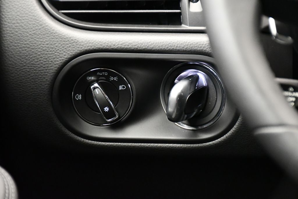 Thumbnail: 2026 Porsche Macan - 24