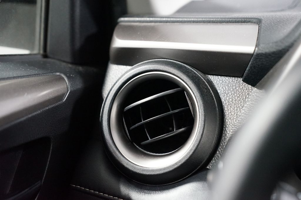 Thumbnail: 2018 Toyota RAV4 - 24