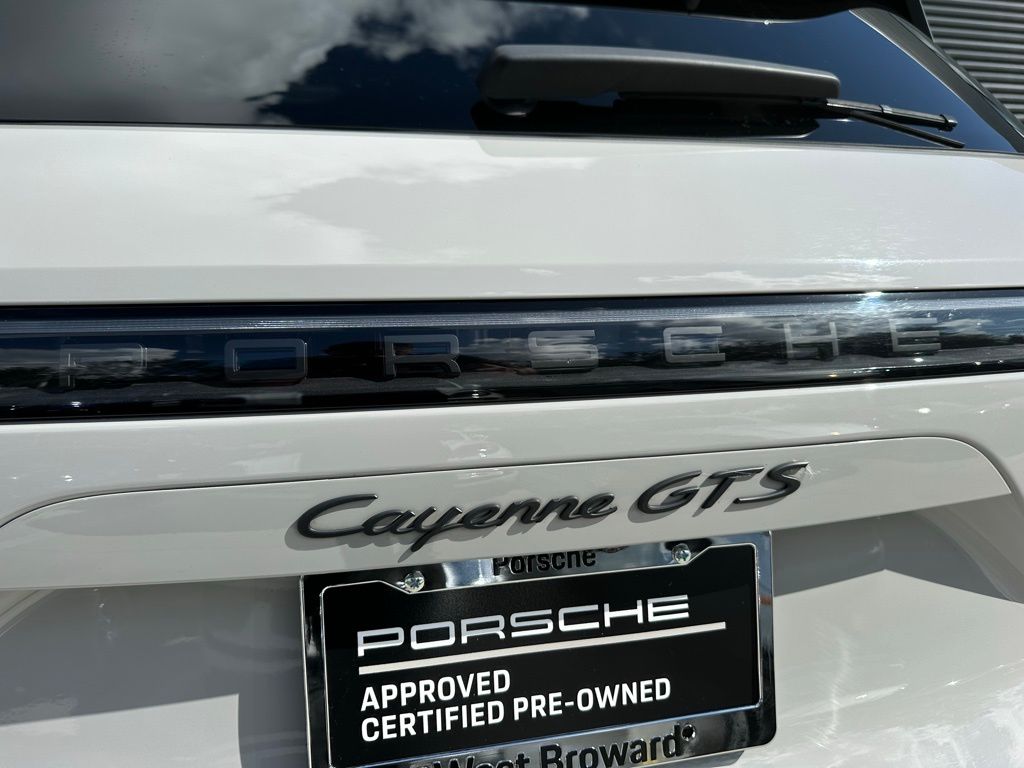 Thumbnail: 2022 Porsche Cayenne - 12