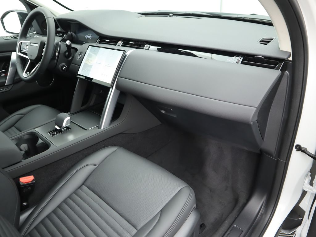 Thumbnail: 2024 Land Rover Discovery Sport - 18