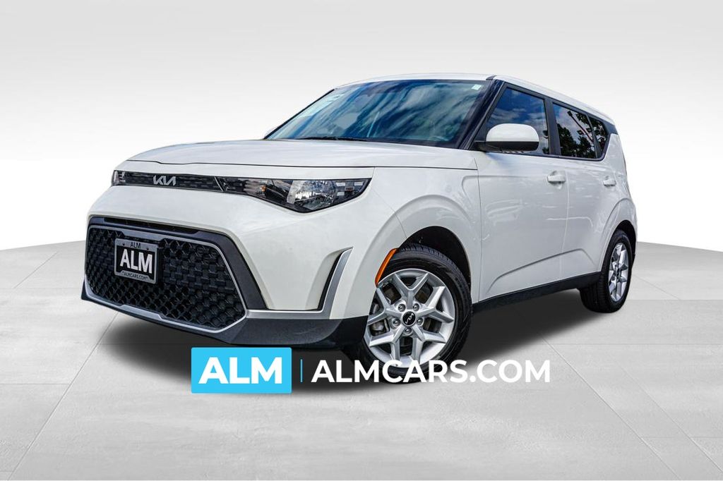 2023 Kia Soul LX's photo