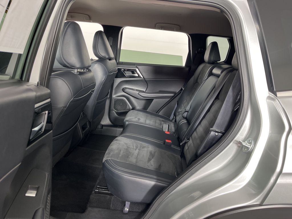 Thumbnail: 2024 Mitsubishi Outlander - 23