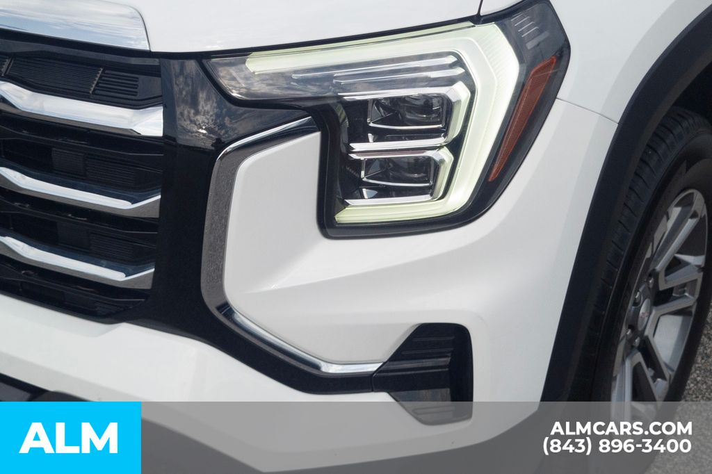Used 2025 White GMC Elevation image 11