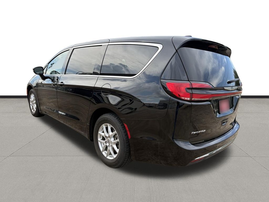 2024 Chrysler Pacifica Touring L - 2