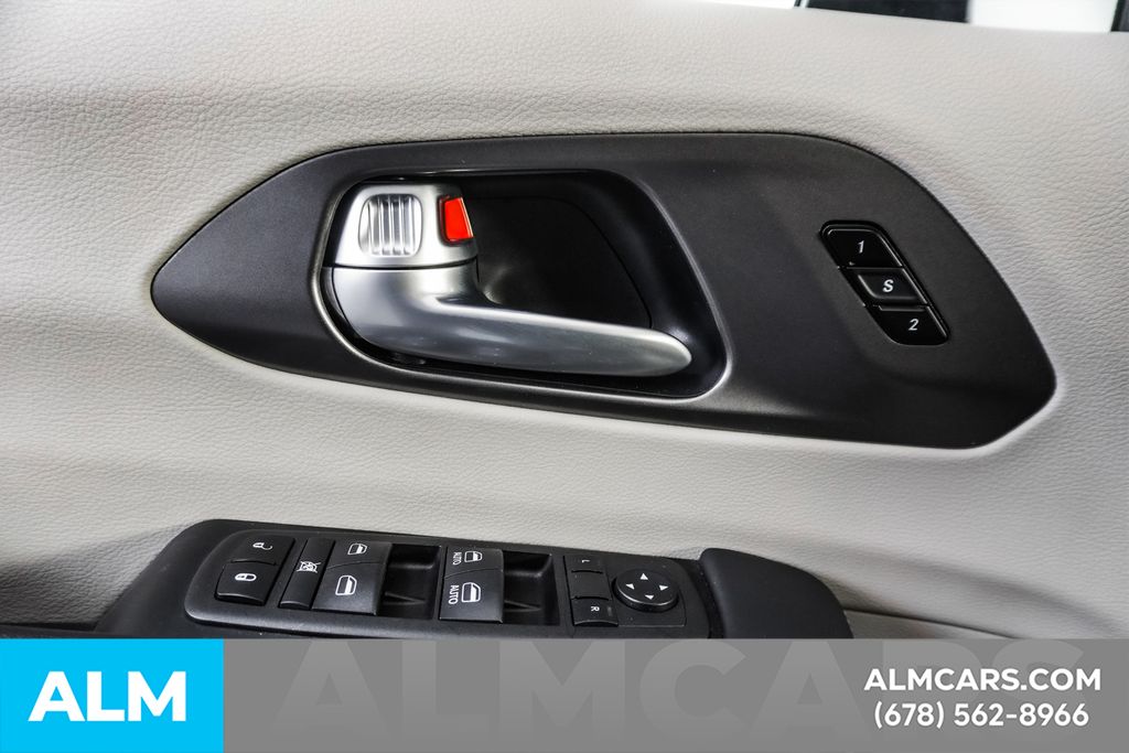 Used 2024 Black Chrysler Select image 49