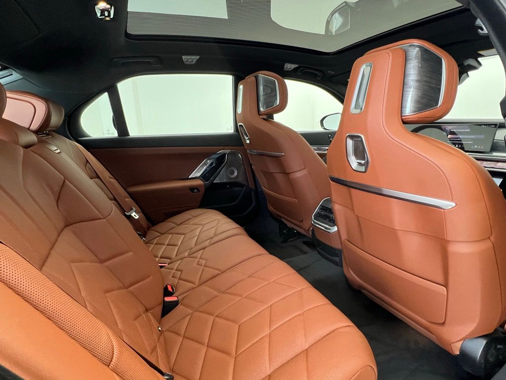 Thumbnail: 2025 BMW 7 Series - 8