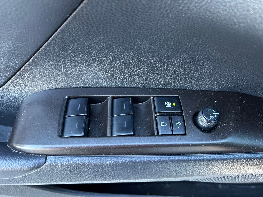 Thumbnail: 2023 Toyota Camry - 12