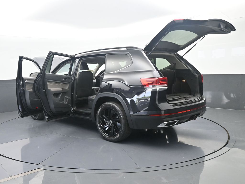 Used 2022 Deep Black Volkswagen 3.6L V6 SE w/Technology image 77