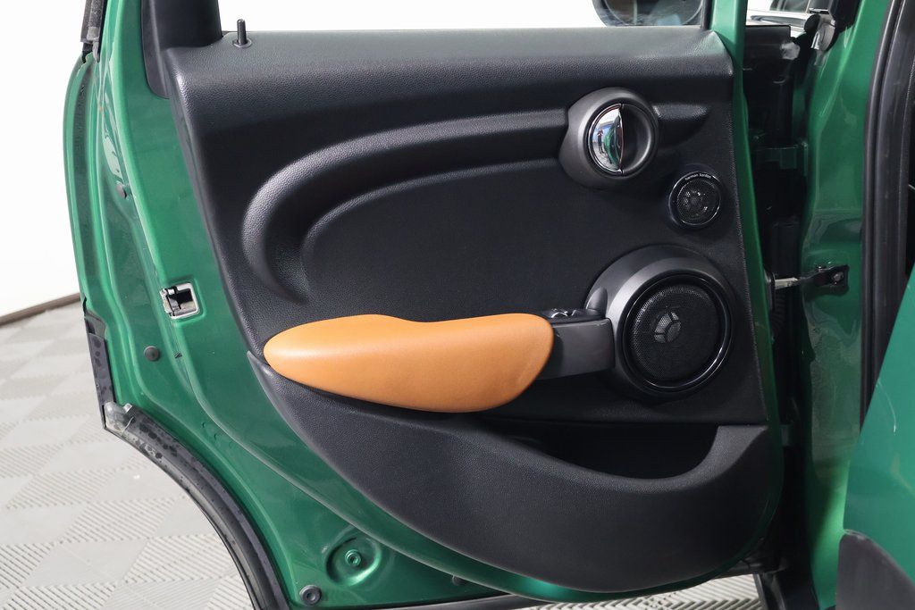 2020 MINI Cooper  13