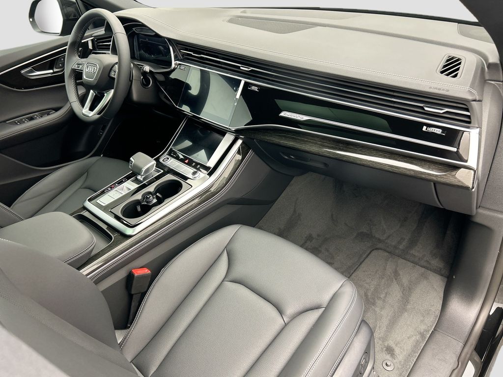 Thumbnail: 2026 Audi Q8 - 16