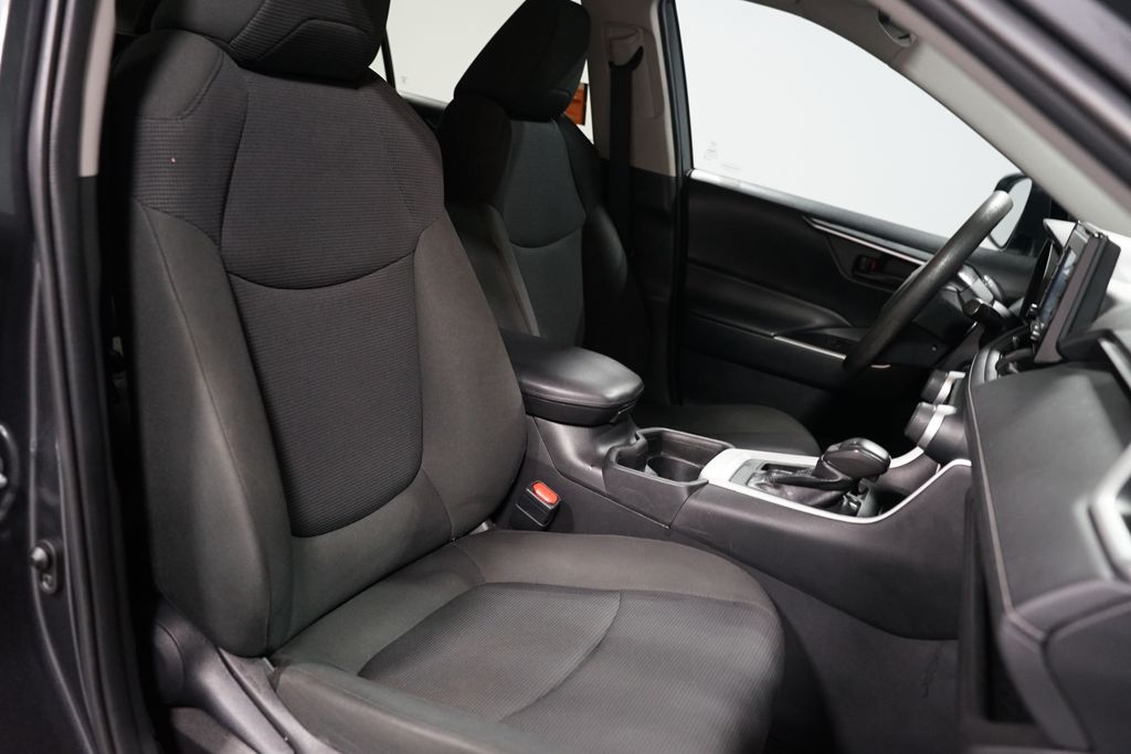 Thumbnail: 2021 Toyota RAV4 - 25