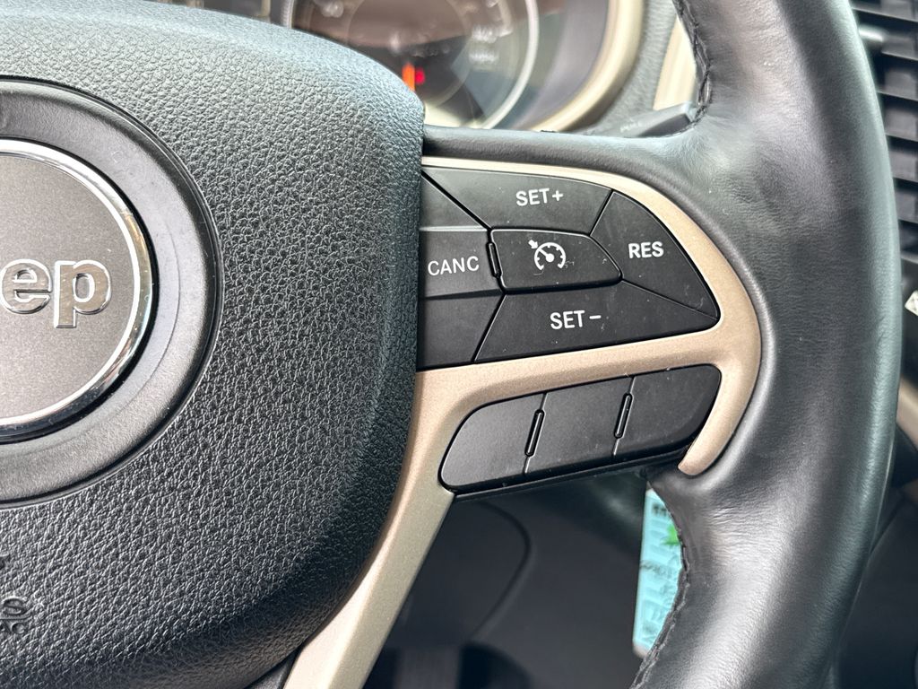 Used 2016 White Jeep Latitude image 16
