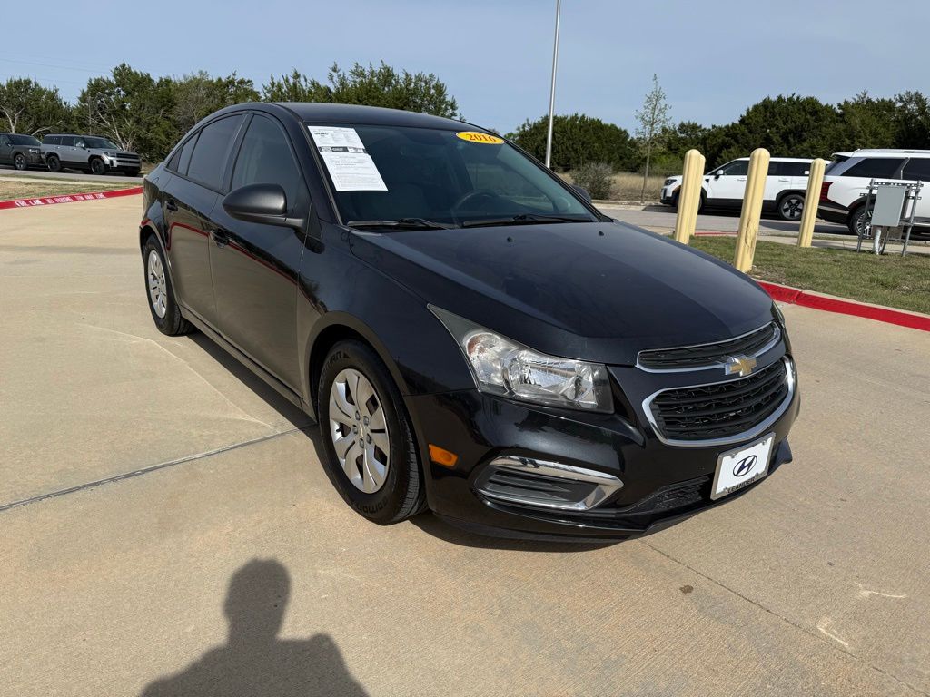 Thumbnail: 2016 Chevrolet Cruze - 3