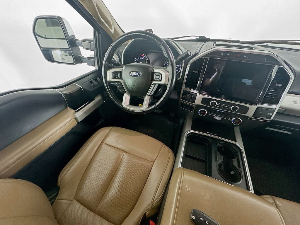 Used 2022 White Ford Lariat image 9