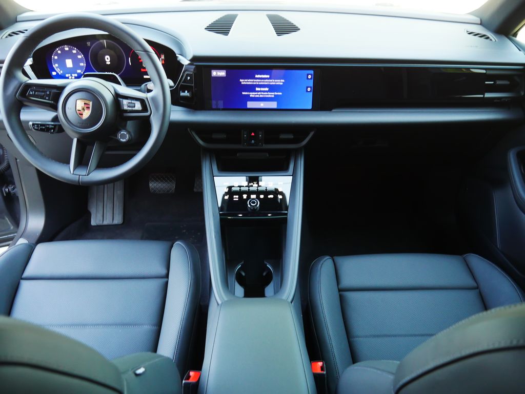 Thumbnail: 2026 Porsche Macan - 21