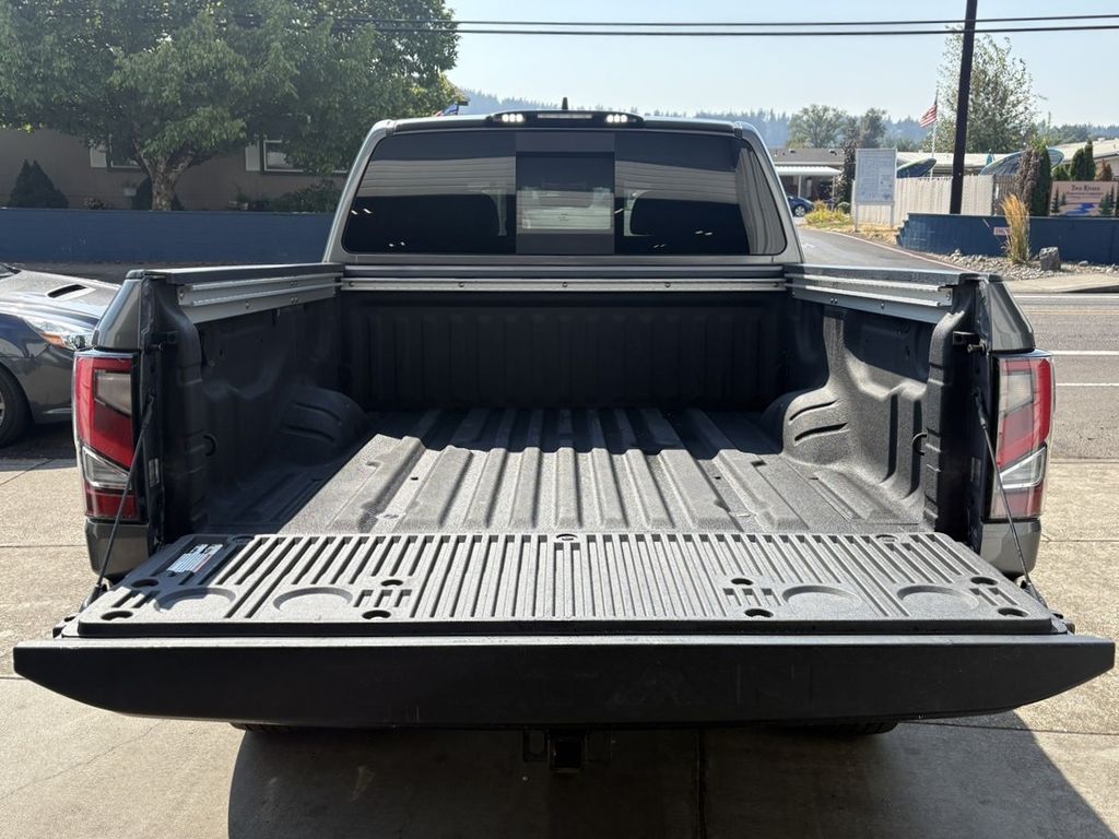 2023 Nissan Titan PRO-4X photo 4