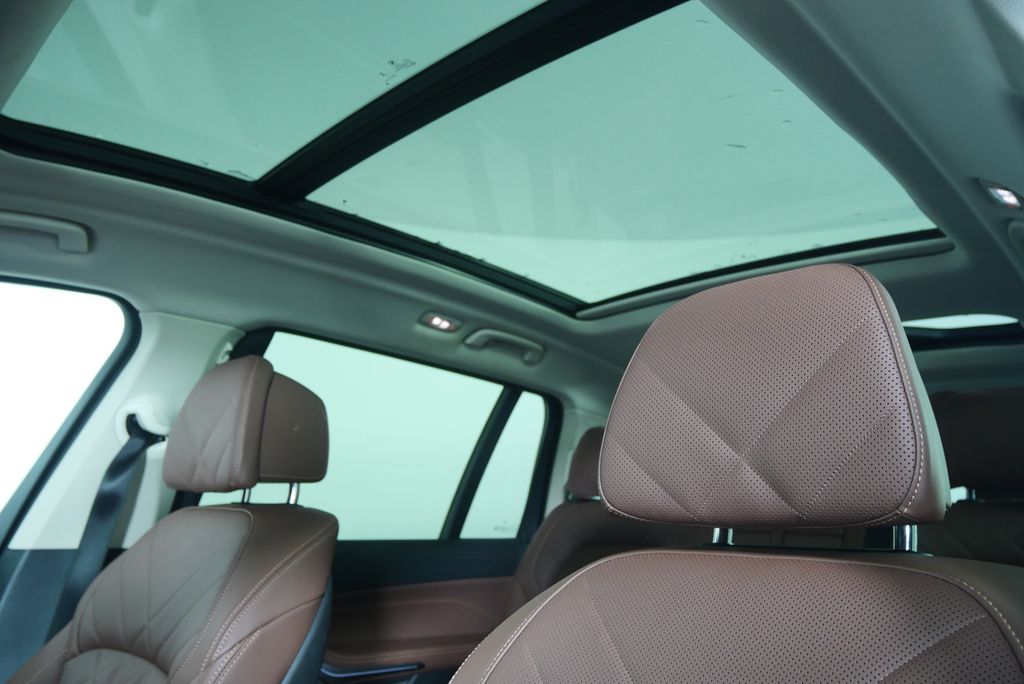 Thumbnail: 2025 BMW X7 - 12