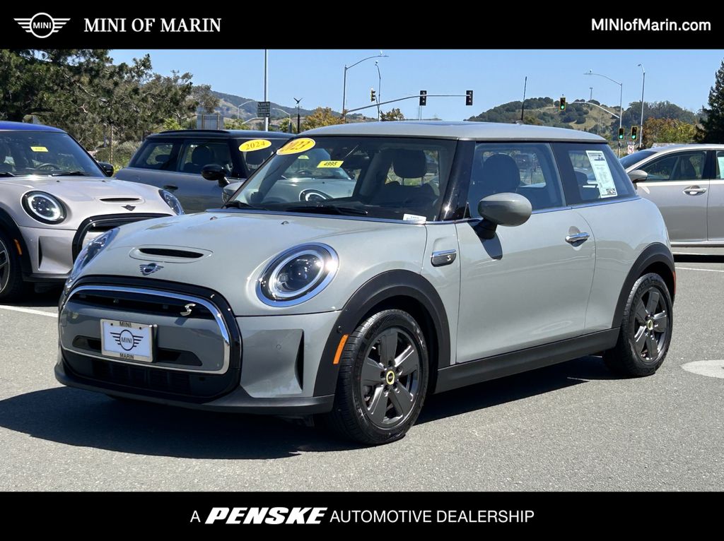 2023 MINI Cooper SE Hero Image