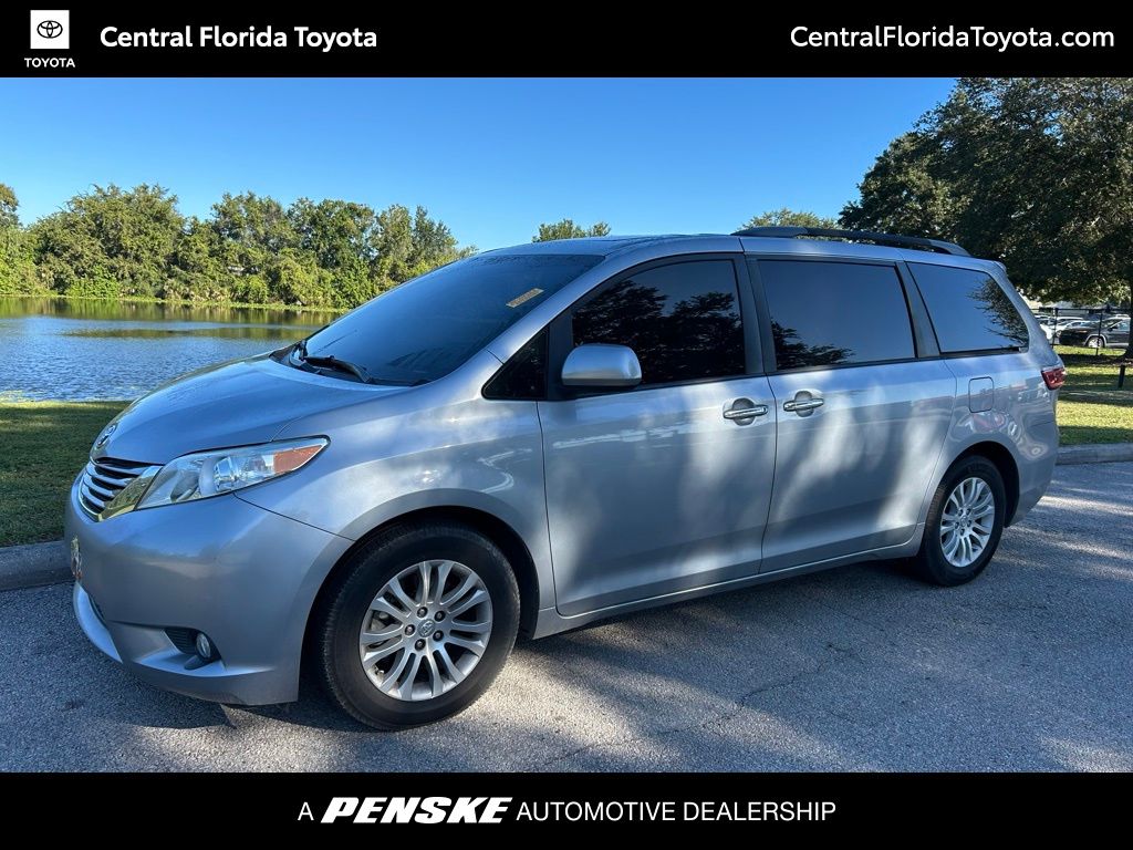 Thumbnail: 2017 Toyota Sienna - 1